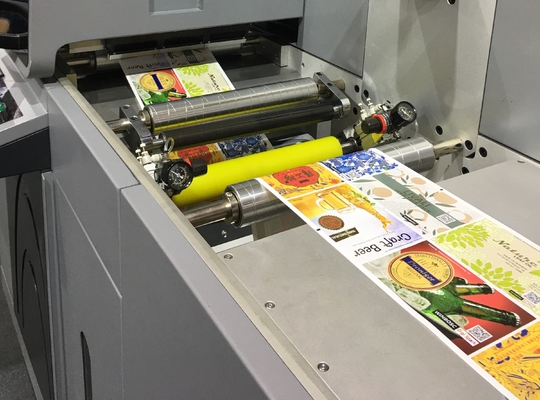 Post Press Digital Label Effect Enhancement Machine สำหรับการปั๊มและการเคลือบเงา