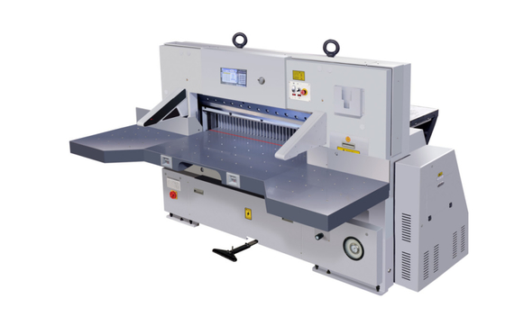 อัตโนมัติการควบคุมโปรแกรม 780mm ความกว้างเครื่องตัดกระดาษสําหรับการพิมพ์
