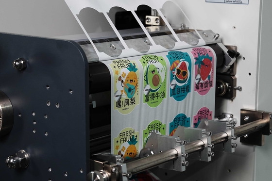 320mm ความกว้างดิจิตอล Roll To Roll Label เครื่องตัดเจาะ