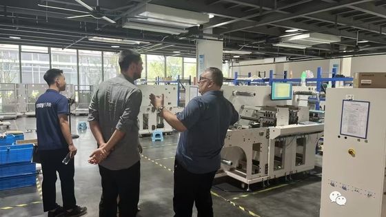 เครื่องตัดเลเซอร์แบบดิจิทัล Roll To Sheet พร้อมความเร็วการตัดสูงสุด 27m/min และความกว้างของฉลากสูงสุด 330mm