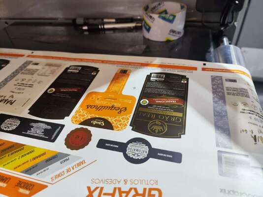 เครื่องพิมพ์ลายละเอียดดิจิตอล UV และเครื่องพิมพ์แผ่น