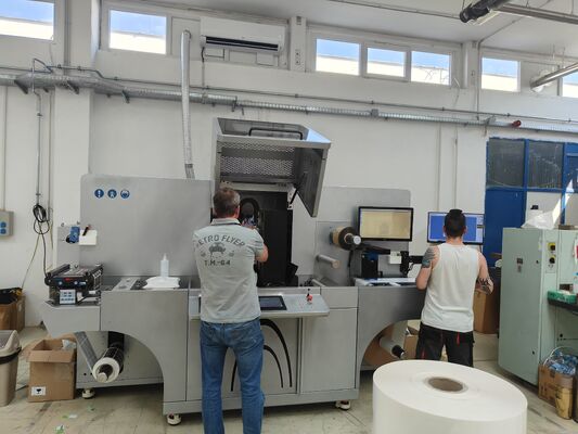 เครื่องจักร Finishing แบบม้วนต่อม้วนสำหรับป้ายดิจิทัล พร้อมความเร็ว 60 ถุง/นาที และความกว้างถุง 120-450 มม. สำหรับการปั๊มฟอยล์ดิจิทัล