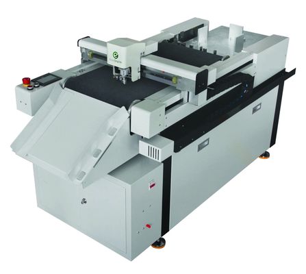 เครื่องตัดแบบดิจิตอล Flatbed Conveying เครื่องตัดอัตโนมัติ