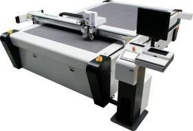 เครื่องตัดกระดาษลูกฟูกฟอยล์ปั๊มไดคัท 1200mm/s