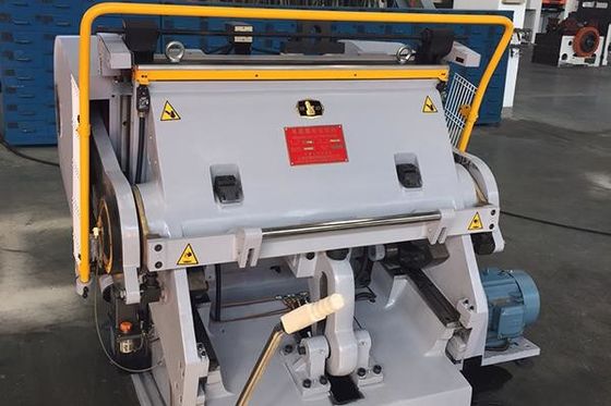 1040 × 720mm 5.5KW 22s / นาทีเครื่องตัดฟอยล์ปั๊ม