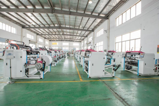 PLC เครื่องตัดกระดาษความร้อนอัตโนมัติกรอกลับ 110m / นาที