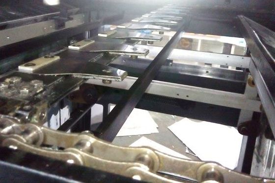 เครื่องตัดตาย Flatbed Blanking สำหรับ Carboard Embossing