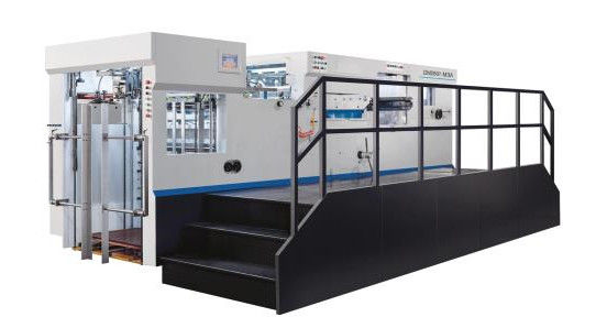 เครื่องตัดแบบ Flatbed ขนาดใหญ่พร้อมการปอก 1080mm