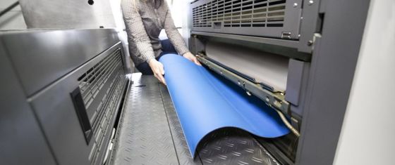 การพิมพ์ Dot Word 15000PPH Offset ยางผ้าห่ม 4 ชั้นผ้า