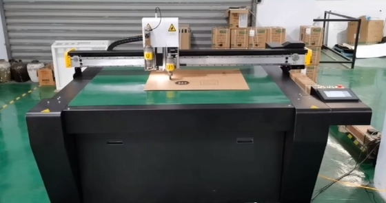 มัลติเอ็กซ์คอนโทรล ฟอยล์สแตมปิ้ง Die Cutting Machine For Packaging