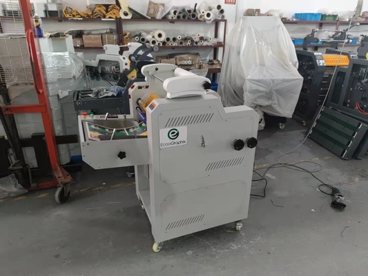 เครื่องลามิเนเตอร์เครื่องทําความร้อนอินฟราเรดสํานักงาน 5m/min